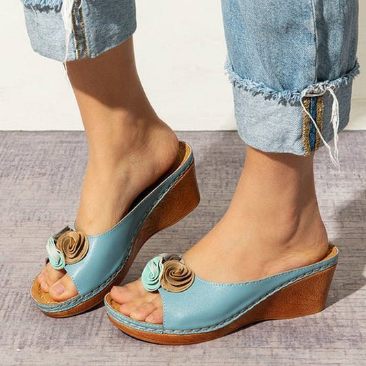 🔥Horký prodej 49% sleva🔥Dámské pohodlné kožené sandály na klínku s květinovým páskem